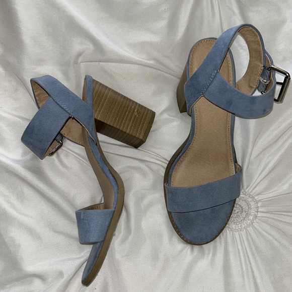 Light blue high heels! Worn once or twice - Picture 2 of 3